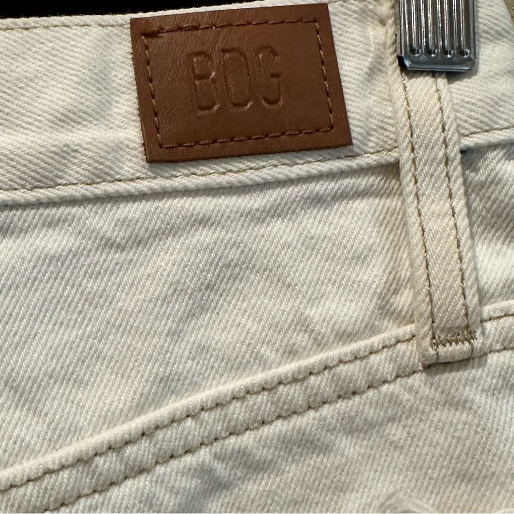 BDG Urban Outfitters Denim Shorts Mom High Rise Beige Distressed Women’s Size 24 - Picture 6 of 9